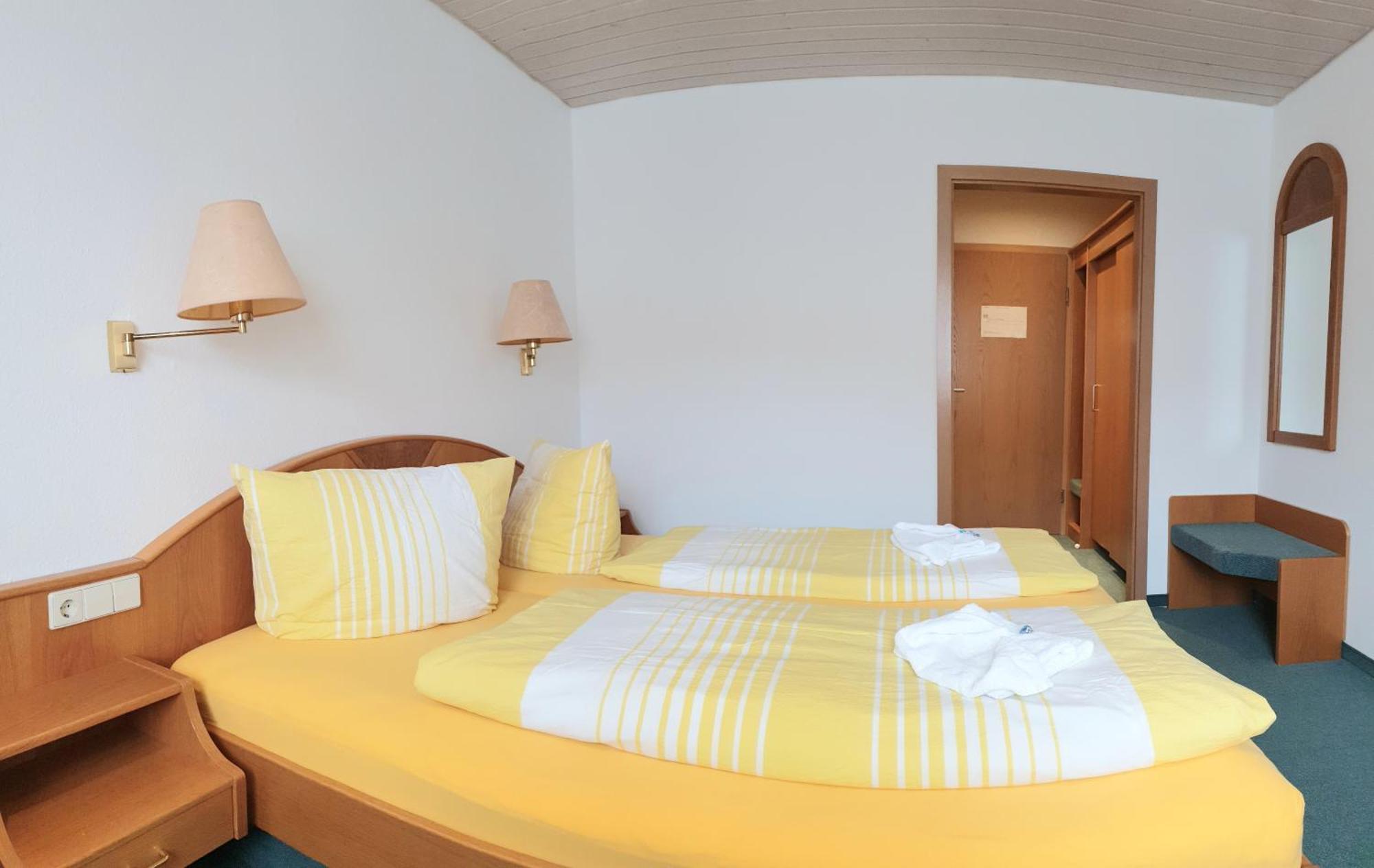 Garni Hotel Adler Post Байрсброн Экстерьер фото