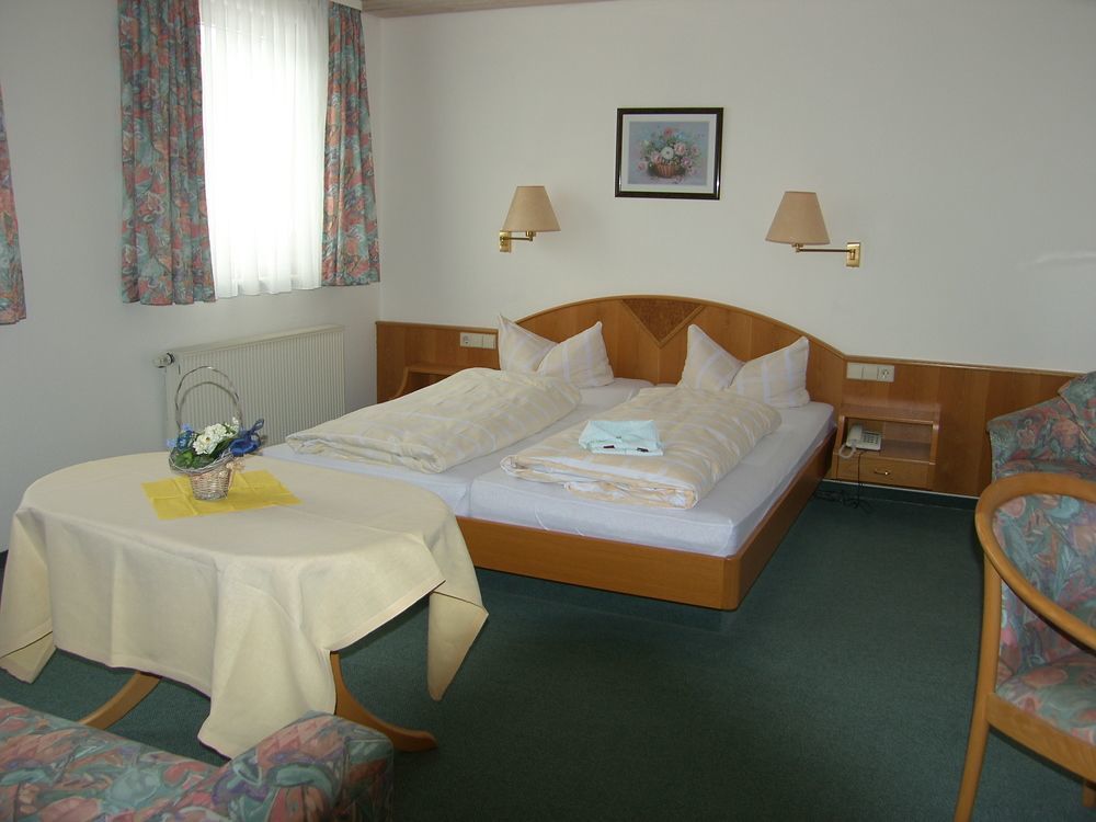 Garni Hotel Adler Post Байрсброн Экстерьер фото